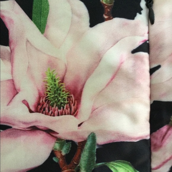 Sleeveless floral blouse - Picture 6 of 8